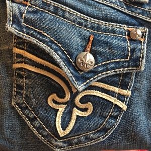 Rock revival jeans! (Short)