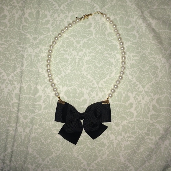 Pearl necklace with black bow ♣️