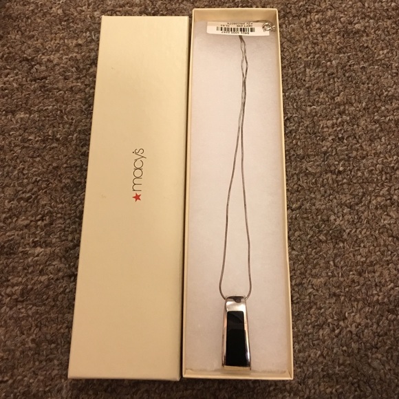 Elegant black pendant necklace