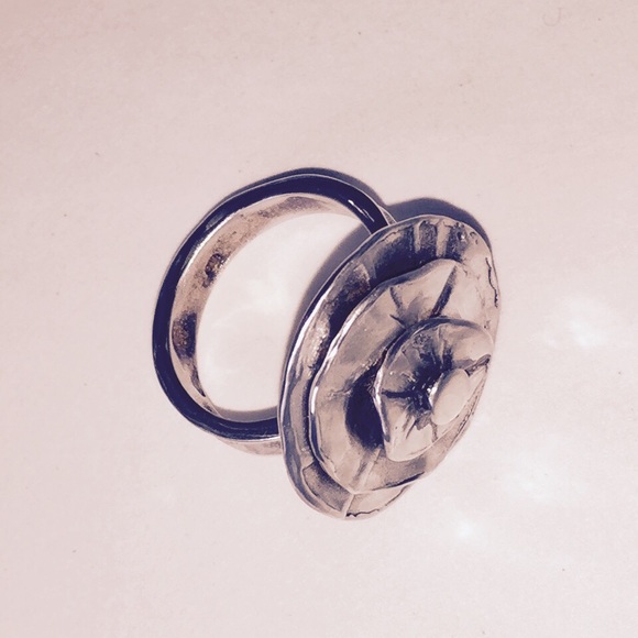 Flower ring - Picture 2 of 4