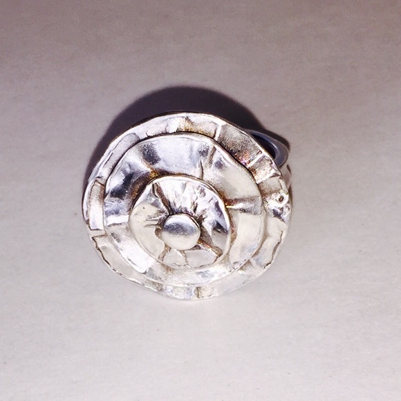 Flower ring - Picture 3 of 4