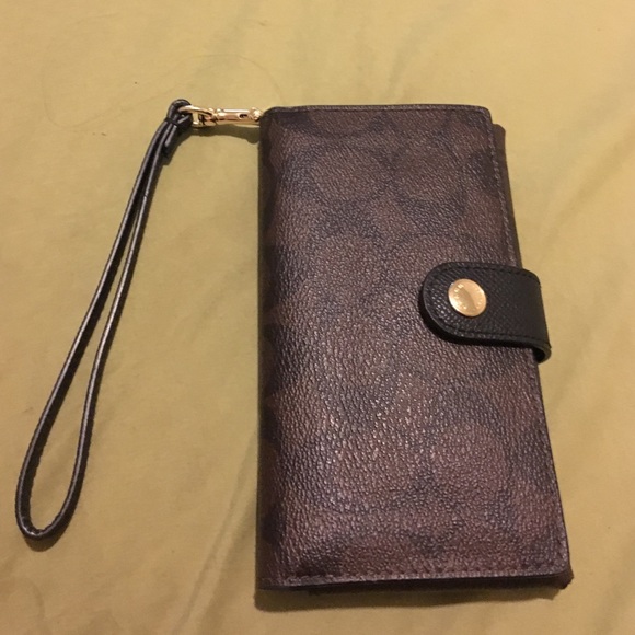 Coach wristlet wallet used a few times
