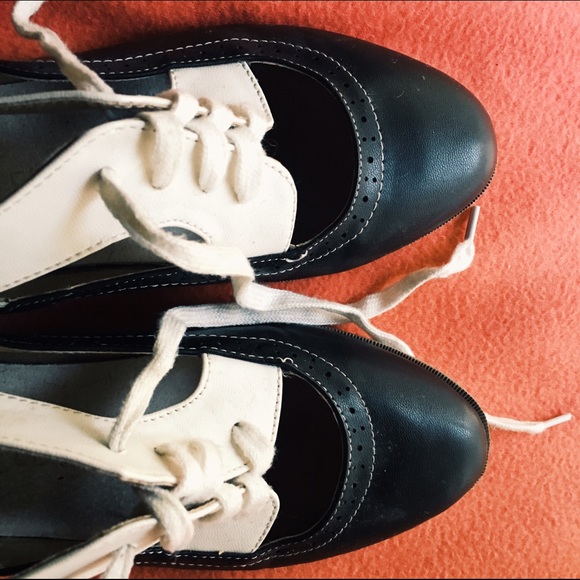 Lace up cut-out oxfords