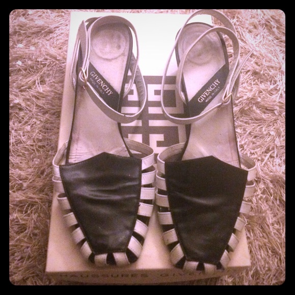 Authentic vintage givenchy flat sandals