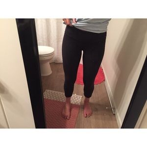 Lululemon cropped yoga pants