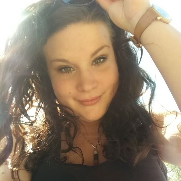 Meet your Posher, Katy - Picture 1 of 1