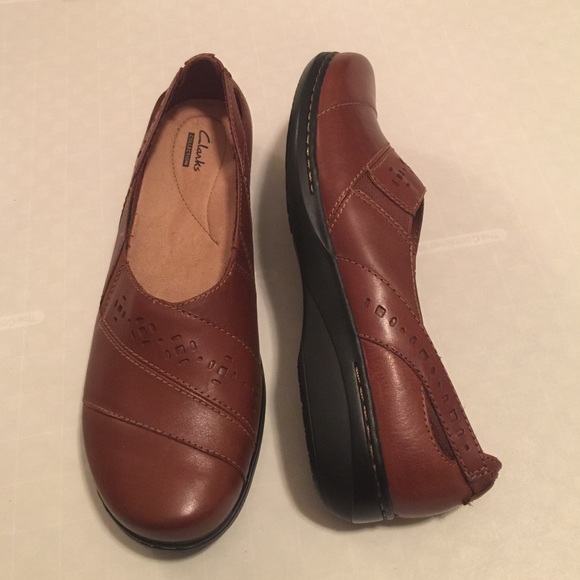 Clarks Shoes - NWT Clarks size 11 W brown leather slip on shoes