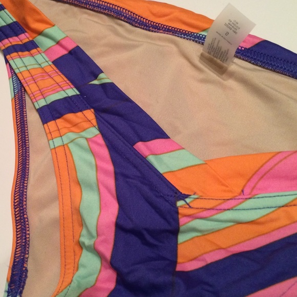 V-front bikini bottom. - Picture 3 of 3