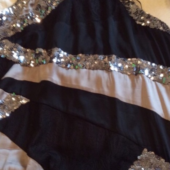 Bebe silk halter top w/ sequin size L 💯authentic - Picture 3 of 3