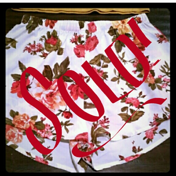 !!SOLD!!.....Floral shorts!!! Brand new!!! - Picture 1 of 1