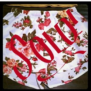 !!SOLD!!.....Floral shorts!!! Brand new!!!
