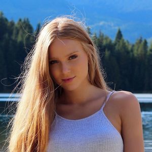 Meet your Posher, Anika