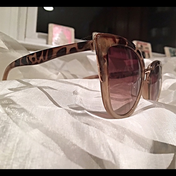 Tortoise Shell- Gorgeous sunglasses in 3 colors! - Picture 2 of 4