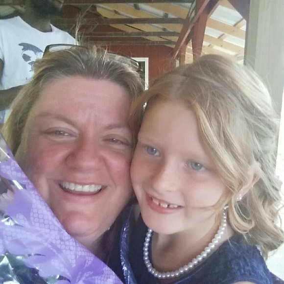 Meet your Posher, Tina - Picture 2 of 2