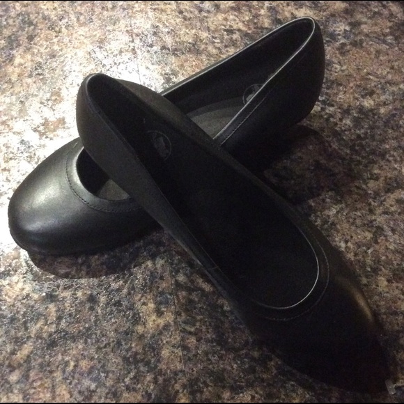 Women's Leather Crocs size 7 NEW