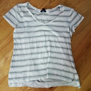 Gap v-neck shirt