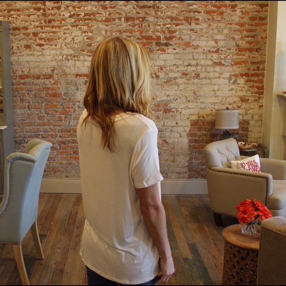 Ivory V neck boyfriend T - Picture 2 of 2