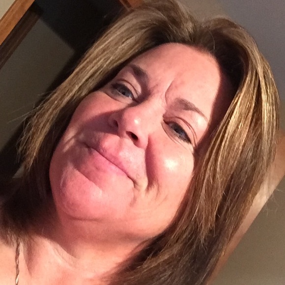 Meet your Posher, Gayle - Picture 1 of 1