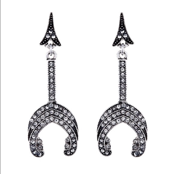 -LULU FROST SILVER QUEST ARROW EARRINGS-