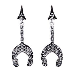 -LULU FROST SILVER QUEST ARROW EARRINGS-