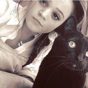 Meet your Posher, Brooke