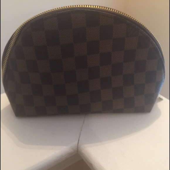 Cosmetic bag