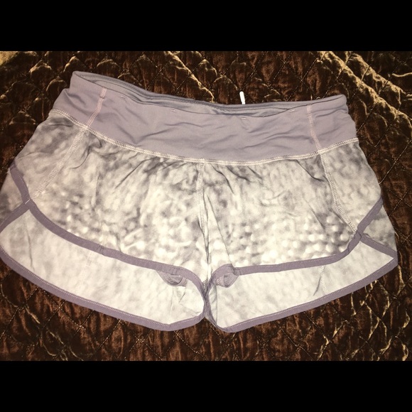 Lululemon speed shorts size 4 snowy owl