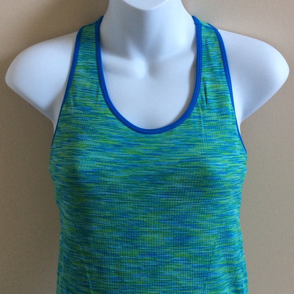 SEAMLESS Racer-back tank - Picture 1 of 3