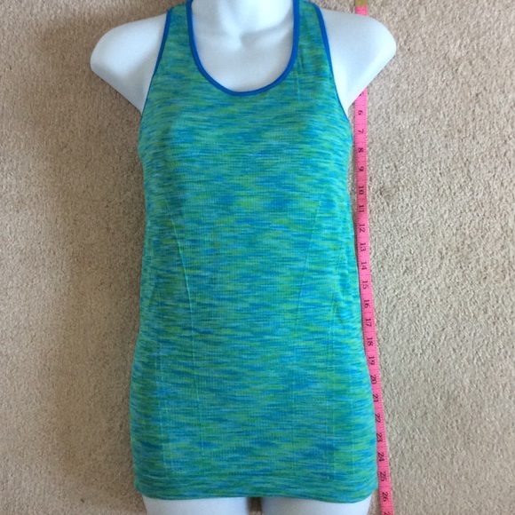 SEAMLESS Racer-back tank - Picture 3 of 3