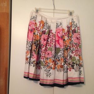 1 Hour Sale‼️Silky Floral Skirt