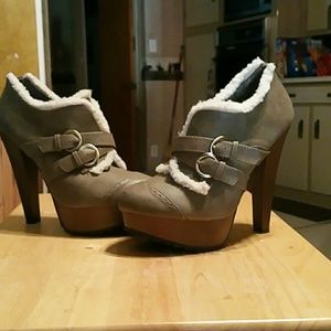 Gorgeous Camel burnish high heeled booties