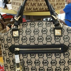 Meet your Posher, Deborah