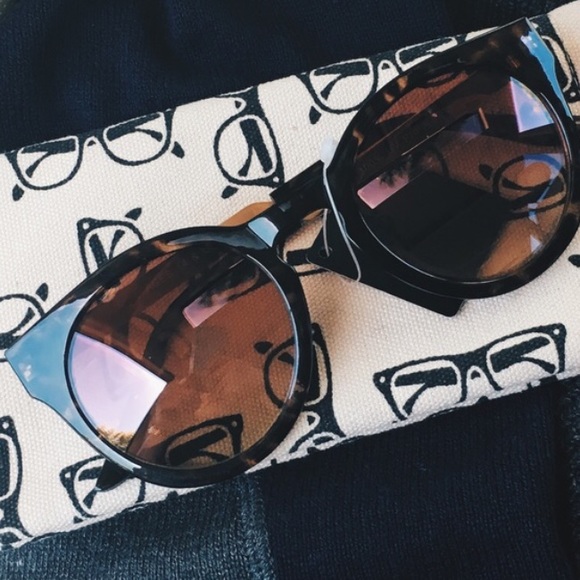 🚫SOLD🚫 Tortoise Sunglasses - Picture 3 of 4