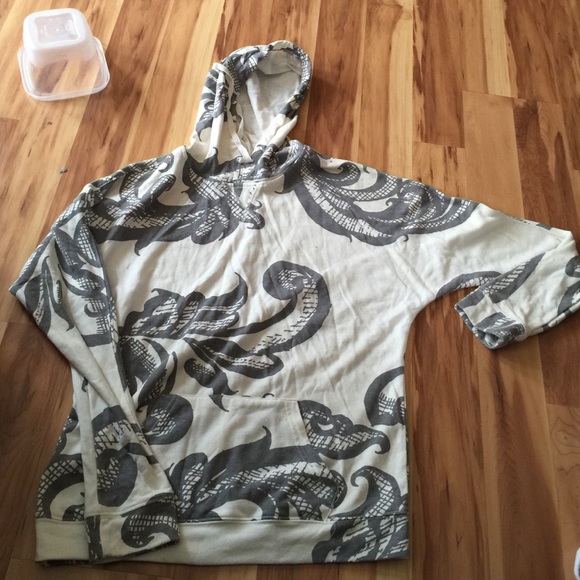 Super cute pull over sweater