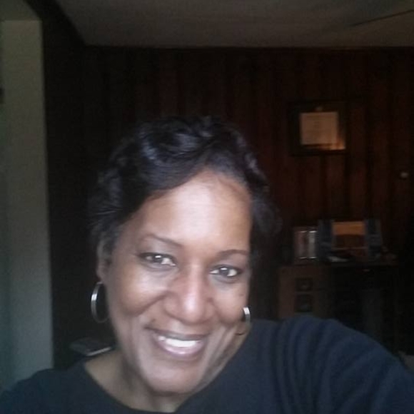 Meet your Posher, Cynthia - Picture 1 of 1