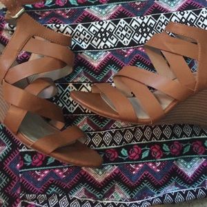 Strappy tan wedges