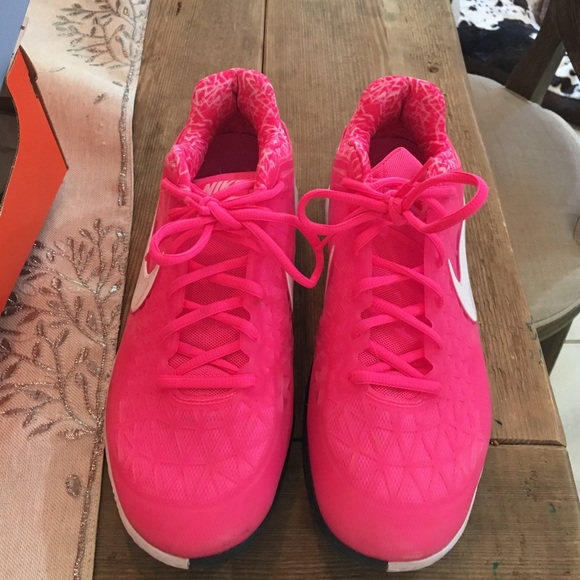 9.5 wmns Nike Zoom Cage 2