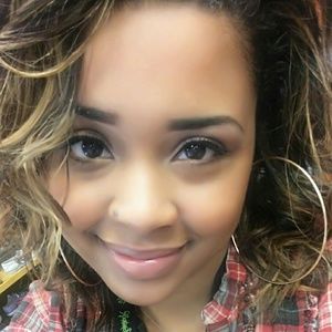 Meet your Posher, Latesha