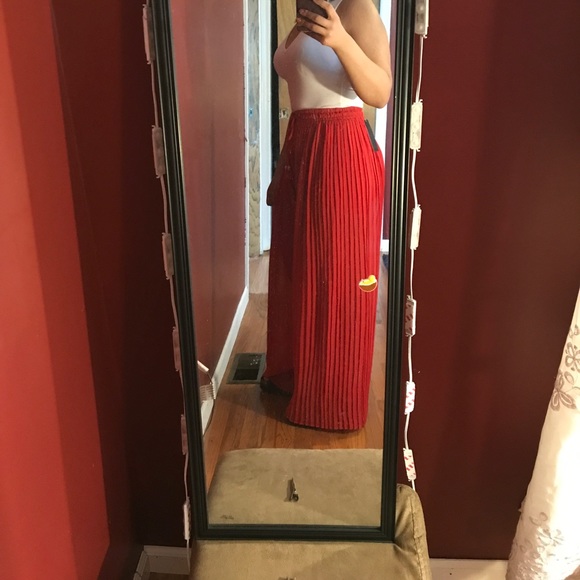 Red pleated chiffon pants. Clearance - Picture 4 of 8