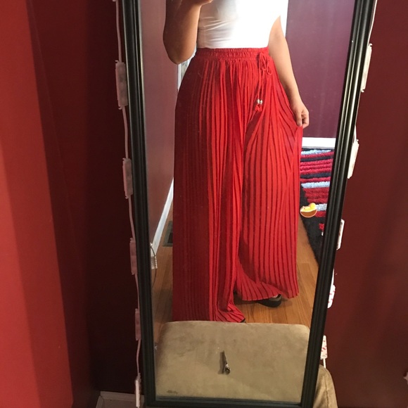 Red pleated chiffon pants. Clearance - Picture 7 of 8