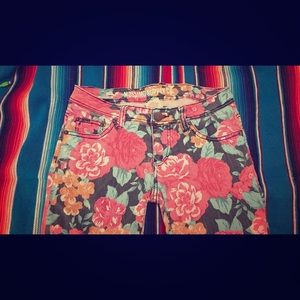 NWOT Floral Skinnies