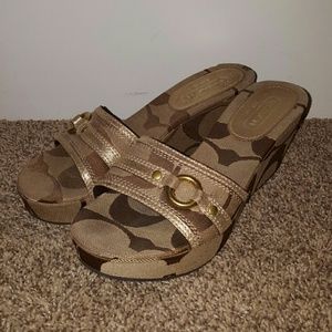 ***SOLD*** EUC Coach size 6.5 signature C wedges