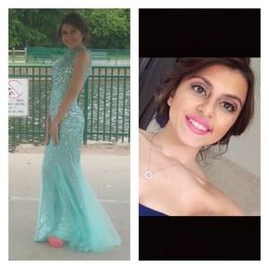 Meet your Posher, Elena