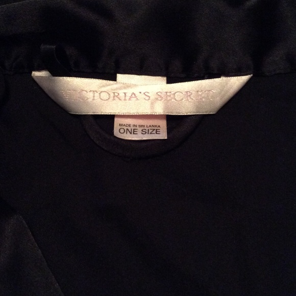 Victoria's Secret satin kimono robe - Picture 4 of 4