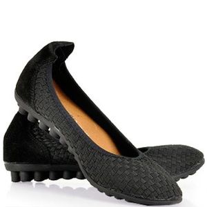 ❌SOLD❌ Bernie Mev flats