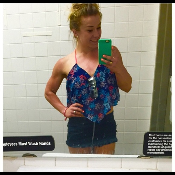 Floral blue crip top size medium