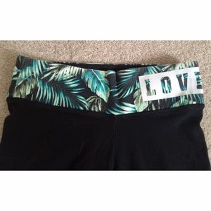 PINK tropical printed cropped leggings!!