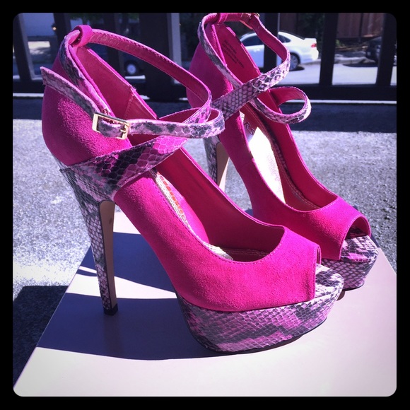 Bakers Harlee in Hot Pink Sz 6.5M NIB
