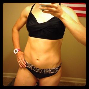 👙NEW Athleta bikini TOP ONLY!