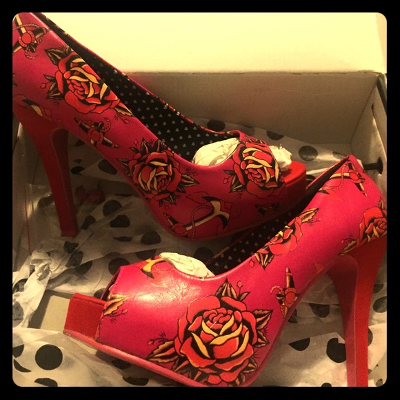 Iron fist "Love Me Now" Peep Toe Platform